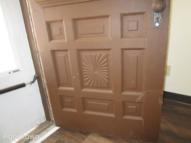 Building Photo - 2 br, 1 bath House - 316 S. Manhattan