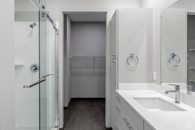 2BR, 2BA - Metropolis - The Backyard at One North