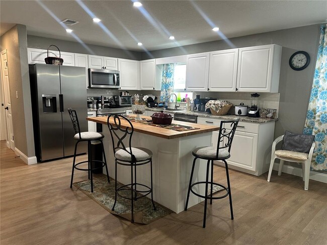 Building Photo - 2044 Leisure Dr