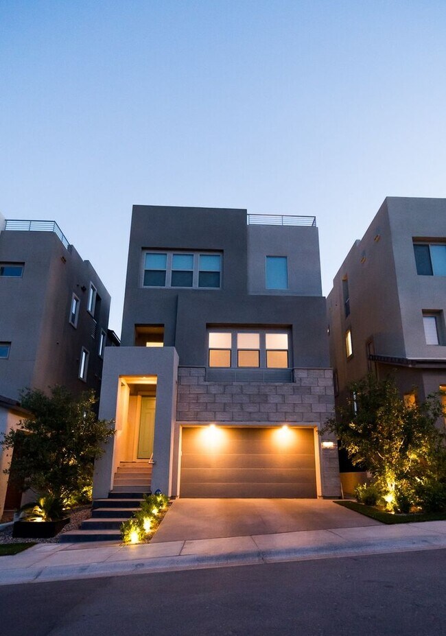 Building Photo - NEW 4BR Oasis | Rooftop Deck, 2 Living Roo...