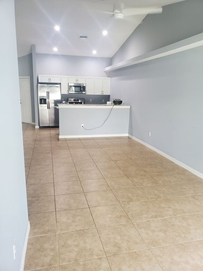 Building Photo - 3935 Chiquita Blvd S