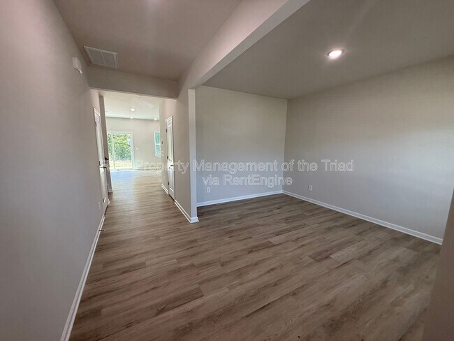 Foto del edificio - 2215 Cherry Creek Rd