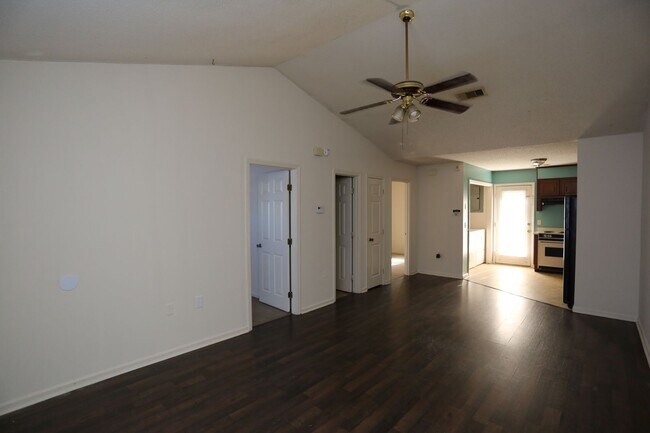 Building Photo - 140 Lanier Dr