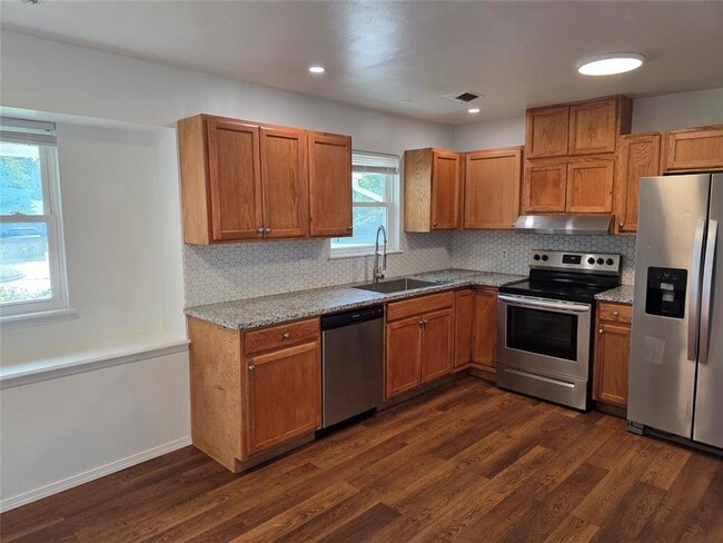 Building Photo - 2708 N Holloway Ave