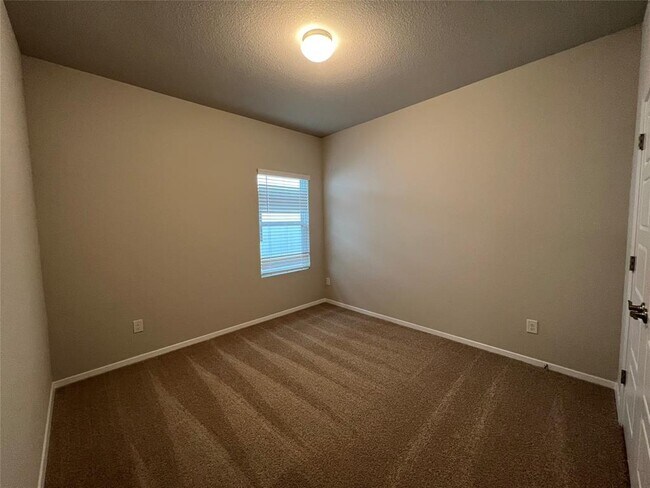 Building Photo - 441 Hortus Dr