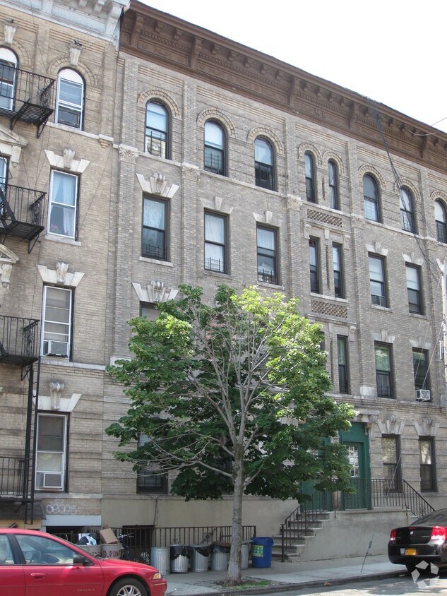 Building Photo - 160 Dupont St