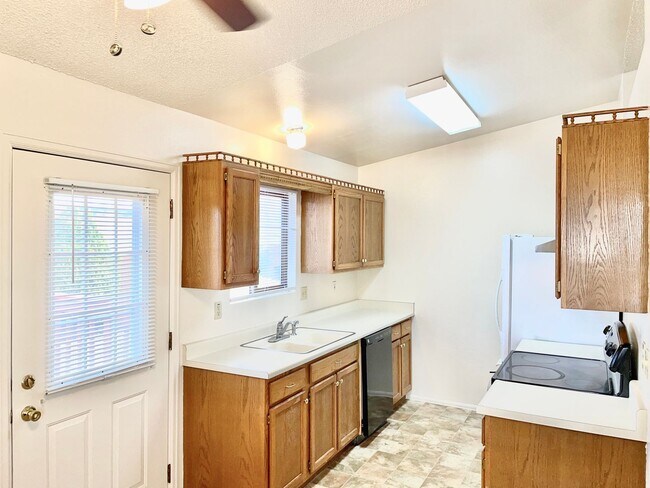 Building Photo - Lovely 3 Bedroom in Fountain Valley