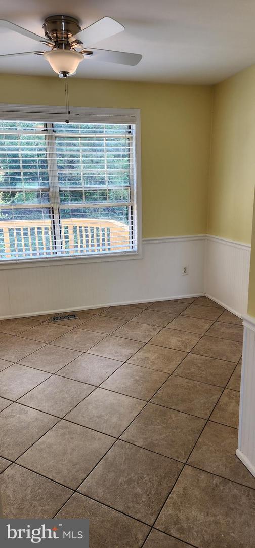 Building Photo - 9587 Tudor Oaks Dr