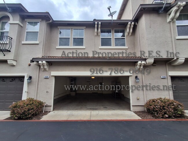 Building Photo - Spacious Condo in Quiet Community - 2 Stor...