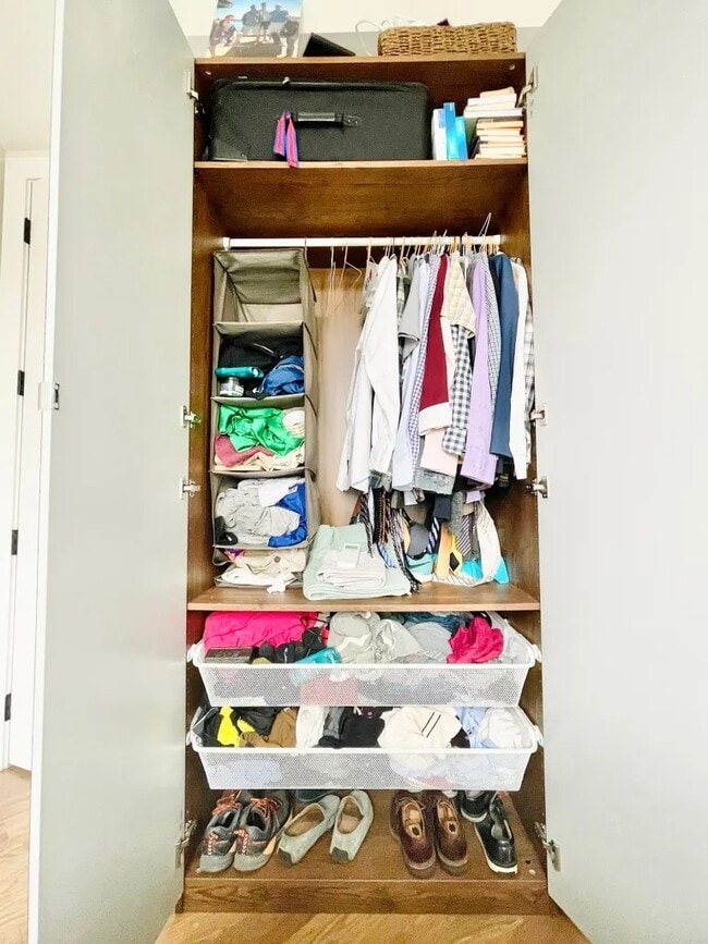 Foto del edificio - Furnished room/NOT APARTMENT