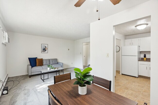 Foto del edificio - 5556 Broadview Rd