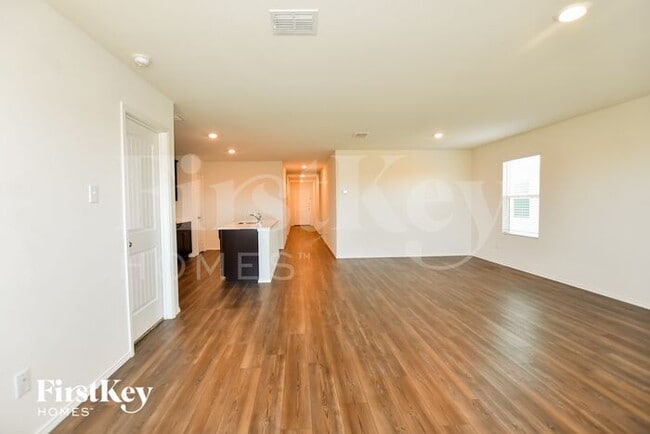 Building Photo - 608 Autumnwood Way
