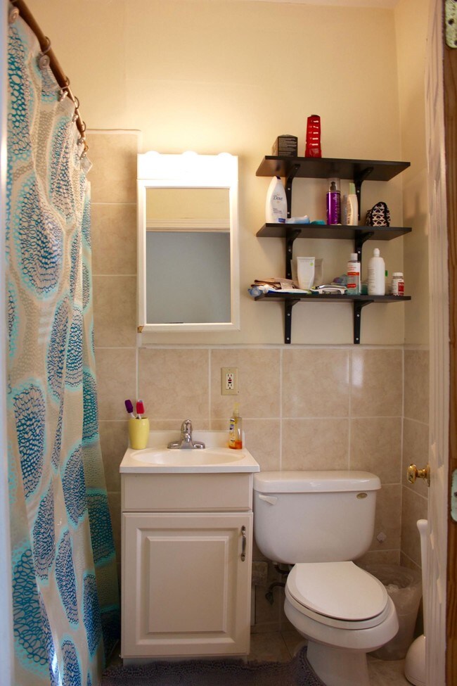 Building Photo - 465 Park Dr