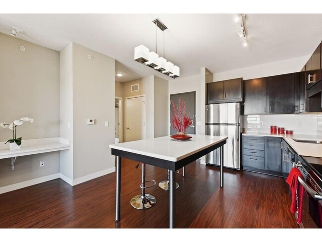 Building Photo - 20 6th St NE