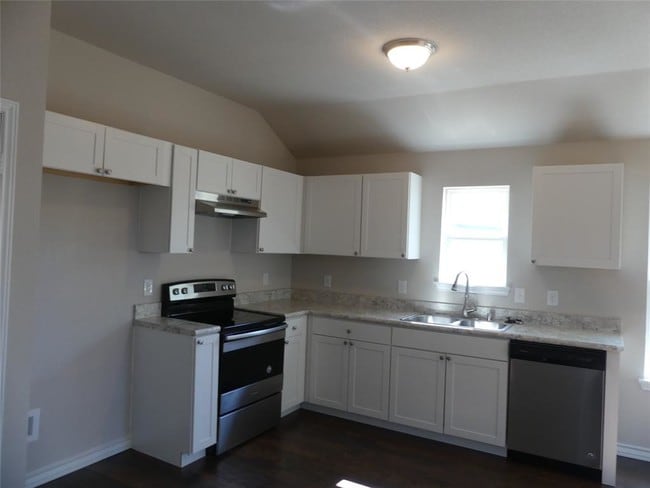 Building Photo - 2920 Berryhill Dr