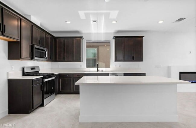 Building Photo - 4 br, 3 bath House - 10372 Restless River ...