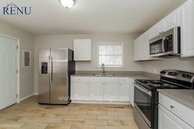 Foto del edificio - Available Now!! *** $0 APPLICATION FEE***