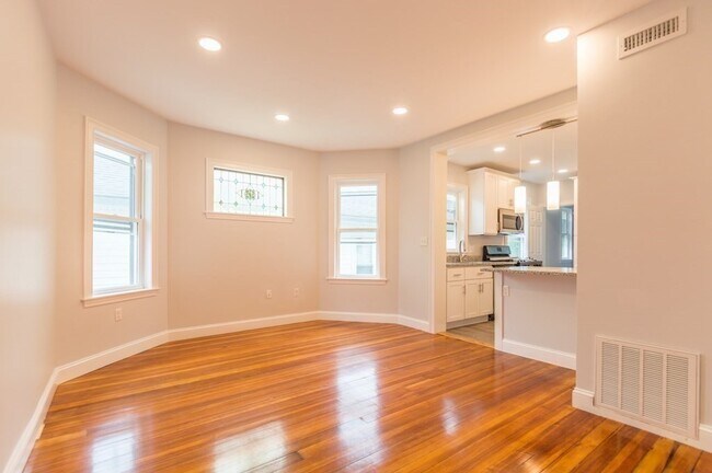 Building Photo - 20 Hunnewell Ave