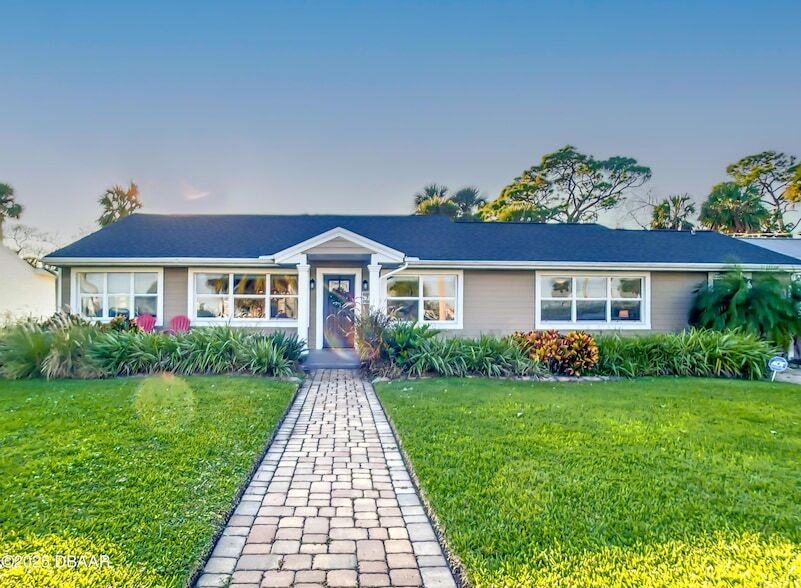Foto principal - 762 S Beach St