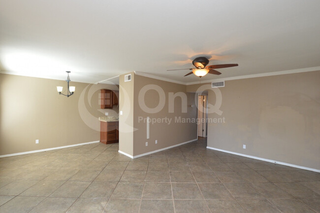 Building Photo - Scottsdale Condo! Sunscape!!