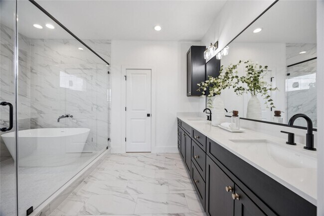 Building Photo - 2810 Mills St