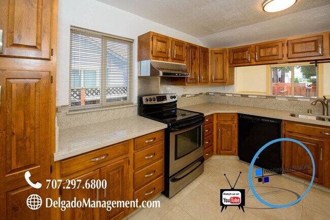 Foto del edificio - Gorgeous, newly remodeled home located nea...