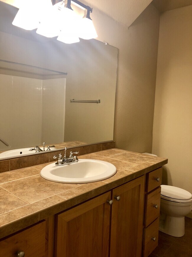 Foto del edificio - Cute 1BD Single Level Condo in Sherwood!  ...