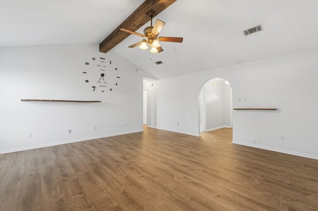 Building Photo - Great location in Sherwood