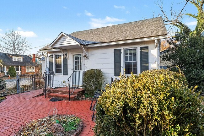 Foto del edificio - Cozy Cottage in Downtown Fredericksburg