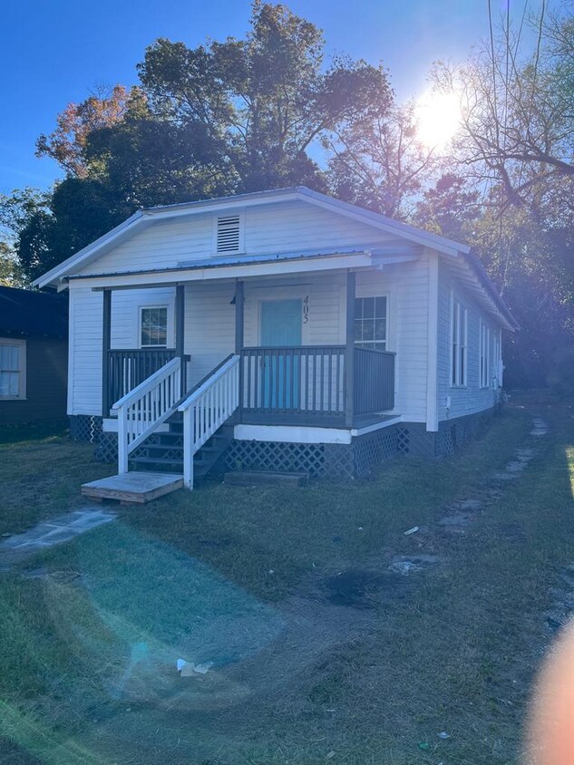 Primary Photo - 405 S Hansell St