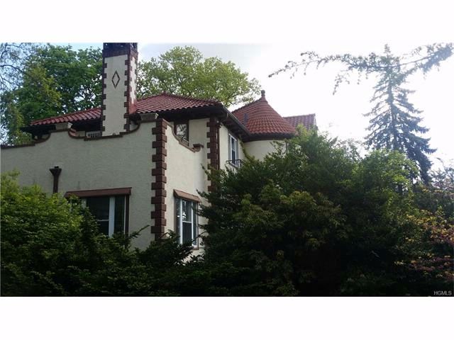 Primary Photo - 212 Lawrence Ave