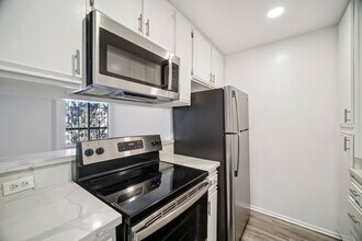 Interior Photo - 6310 Sylmar Ave