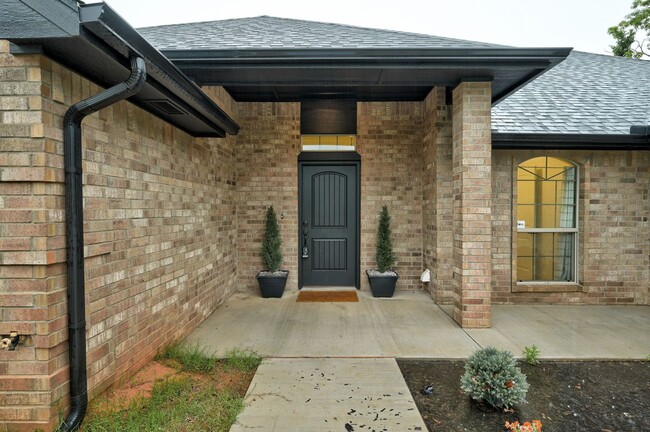 Foto del edificio - Charming Newer Home with Bonus Shop & Livi...