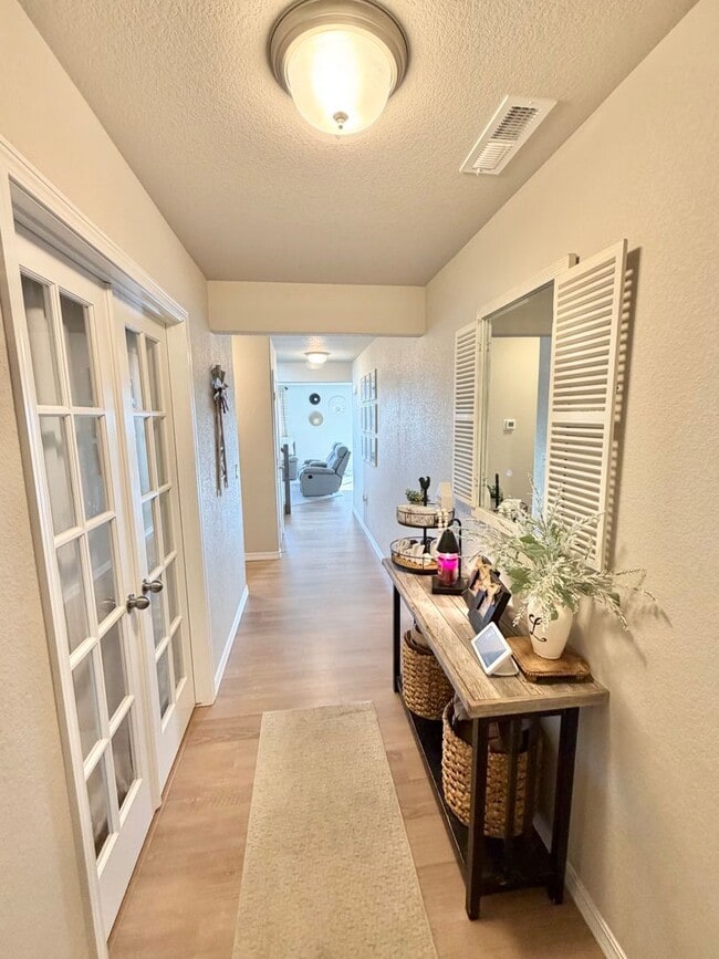 Foto del edificio - Like New Home for Rent on Truscott!