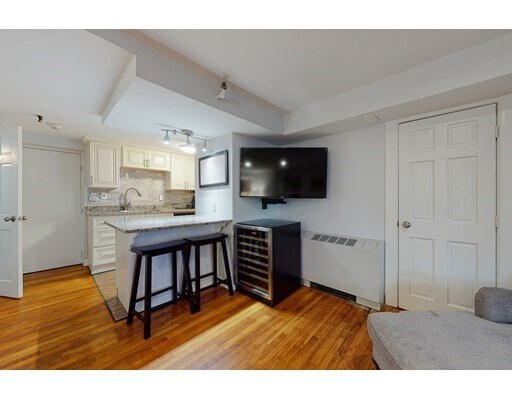 Foto del edificio - 242 Beacon St