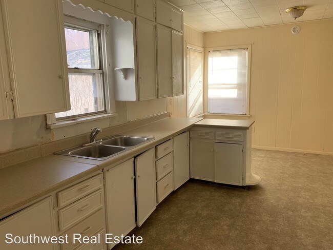 Foto del edificio - 3 br, 1 bath House - 1018 Pile