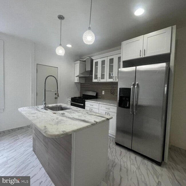 Foto del edificio - 5928 Chancellor St