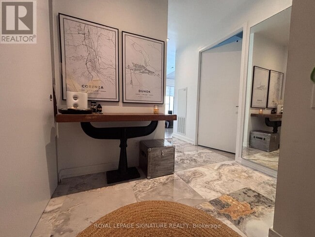 Building Photo - 161 Roehampton Ave