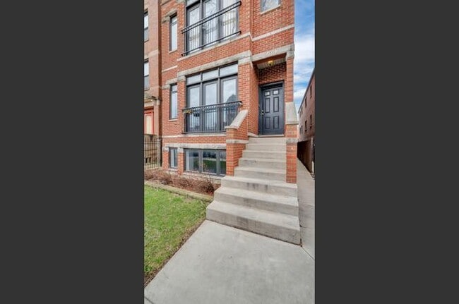 Building Photo - 2417 W Fillmore St
