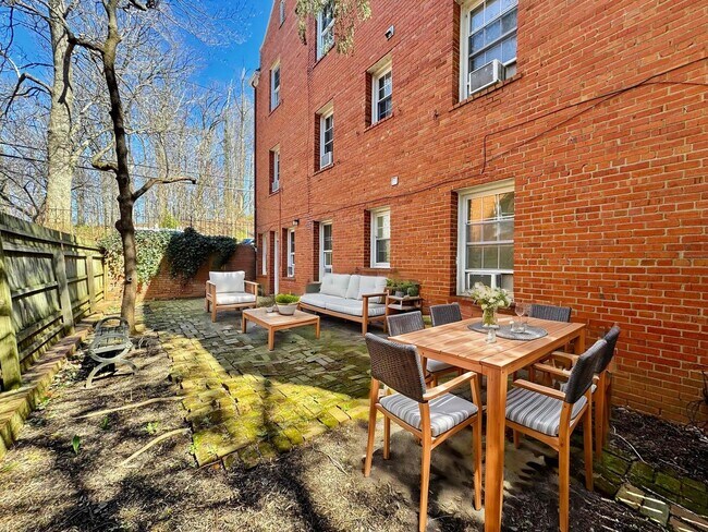 Foto del edificio - 4024 Calvert St NW