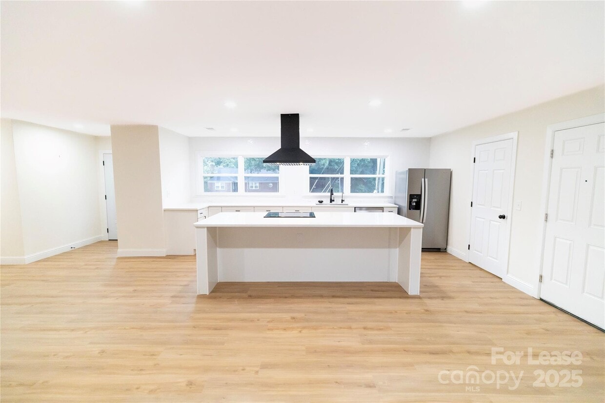 Foto principal - 3501 Eastway Dr