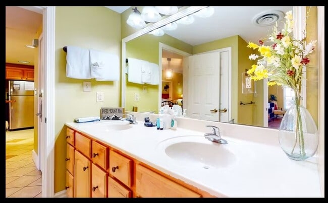Building Photo - 215 Woliss Ln