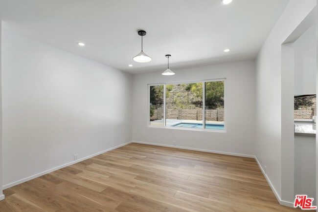 Building Photo - 3062 Arrowhead Dr