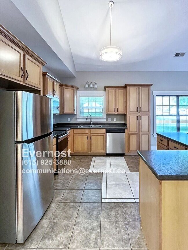 Building Photo - 5-Bedroom, 3-Bathroom Home with Modern Ame...