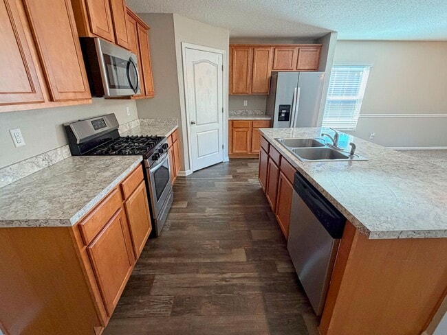 Foto del edificio - Beautiful 4 Bedroom, 2 Bathroom Home Situated on Grande Reserve Golf Course