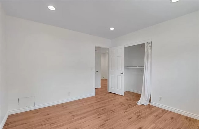 Building Photo - 19860 Claremont Ln