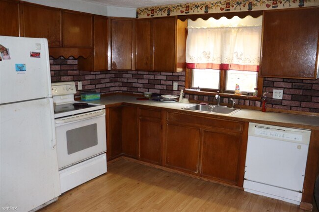 Building Photo - 4 br, 1.5 bath House - 1127 Thorndike St