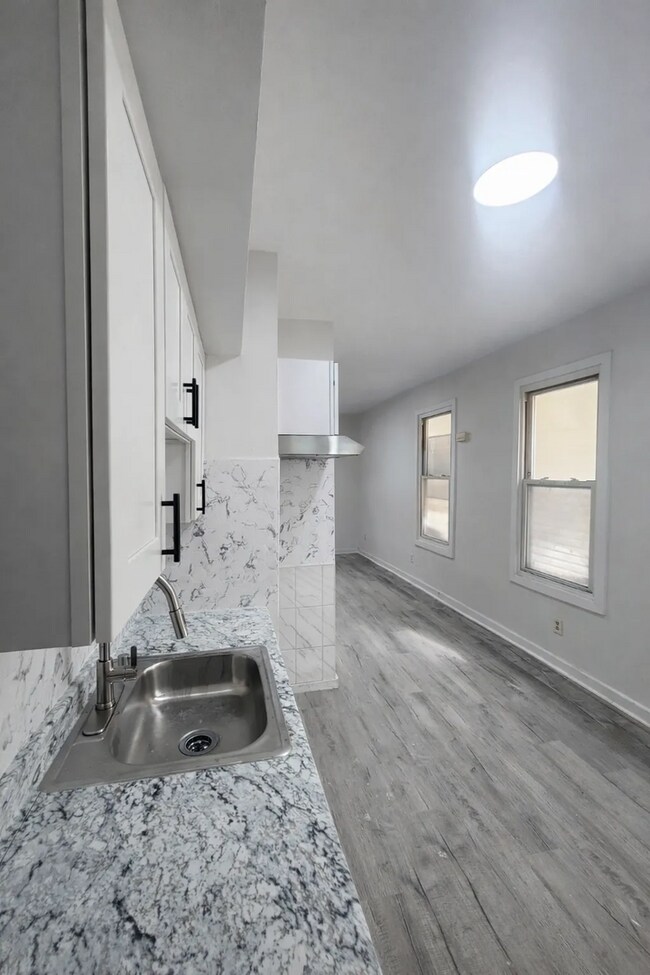 Foto del edificio - NIKA Associates LLC