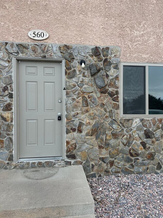 Foto principal - Two Bedroom, Two and half bathroom Townhom...