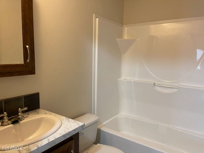 Building Photo - 3 br, 2 bath Mobile Home - 45 W Manor St